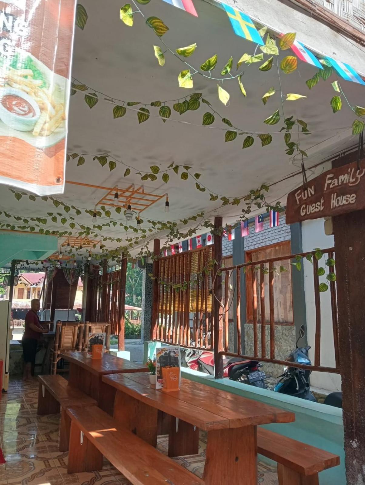 Fun Family Guest House N Jungle Tour Bukit Lawang Exterior photo